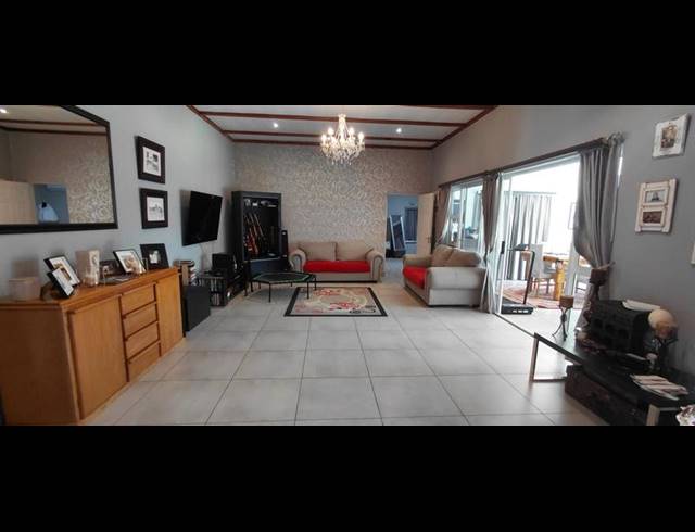 4 BEDROOM HOUSE FOR SALE IN UNIVERSITAS RIDGE